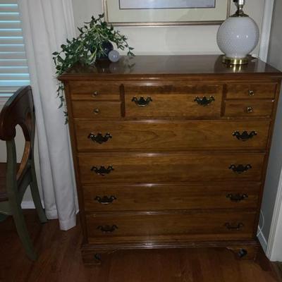 Maple chest of drawers