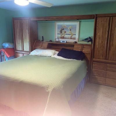 King Size Oak Bedroom set with Wood Headboard w/storage & metal bed frame. 2 Blind Front upright 3 drawer Dressers with lots of storage...