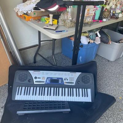Yamaha key board with stand
