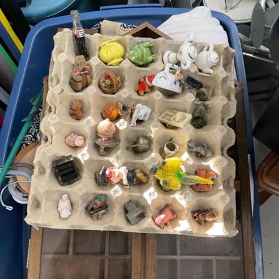 Miniature vintage display items