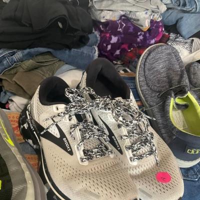 Brooks ghost running shoes