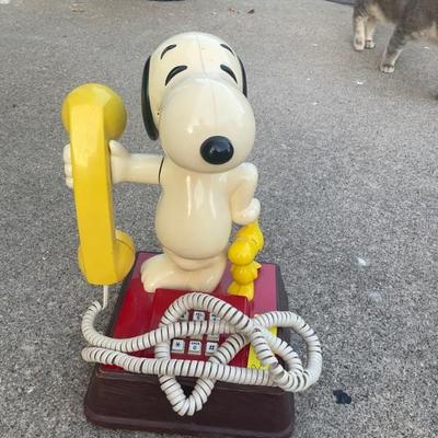 Vintage snoopy telephone