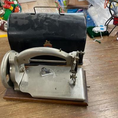 vintage idea sewing machine with cover