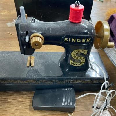 Mini singer sewing machine