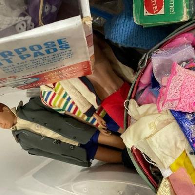 Misc vintage Barbieâ€™s and accessories 