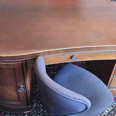 MPS068 - Beautiful Curved Wooden Desk W/ Chair