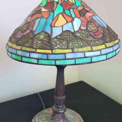 MPS016 - Vintage Tiffany Style Stained Glass Table Lamp