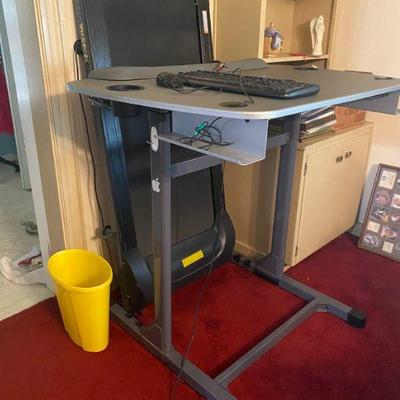 Work station treadmill