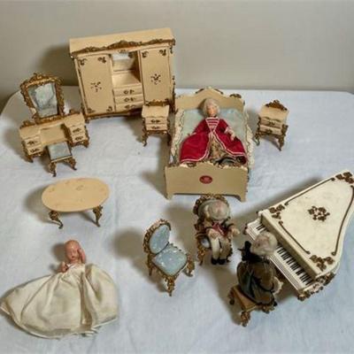 Lot 225   23 Bid(s)
Vintage 1950 11 Piece German Spielwaren Doll House Furniture and 4 Dolls