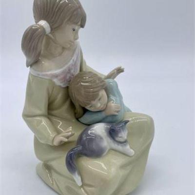 Lot 015   12 Bid(s)
Lladro #1534 Figurine 