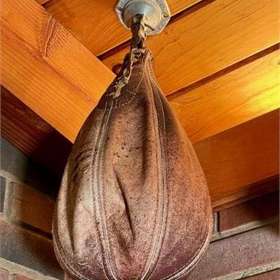 Lot 112   2 Bid(s)
Vintage Everlast Leather Hanging Boxing Bag