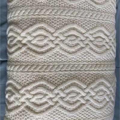 Lot 106   2 Bid(s)
Irish Merino wool knit blanket. #3