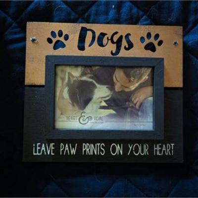 Lot 215   11 Bid(s)
Dog Themed Picture Frame