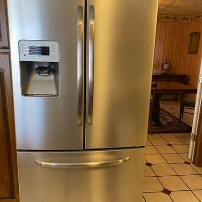 GE Stainless in excellent condition.