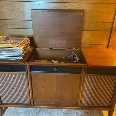 Working Vintage Stereo Cabinet.