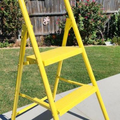 Pretty yellow step stool