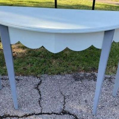 Cute white half oval table - excellent shape