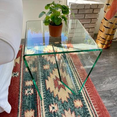 Solid glass end table ! Very nice lines ! Solid 