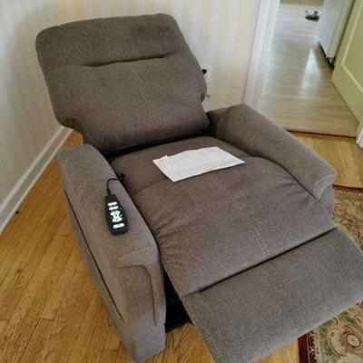 Brand New Raymour & Flanigan Power Lift Recliner With Heat & Massage - $1320 Retail
