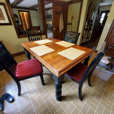 $300.00 Kitchen Table w/ leaf & 4 detailed chairs - Refurbed