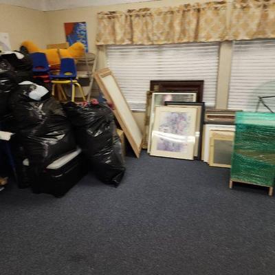 Linens, Artwork, Furnishings