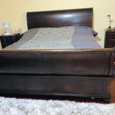 PAULA DEEN HOME SLEIGH BED WITH DOUBLE REMOTE KING SIZE