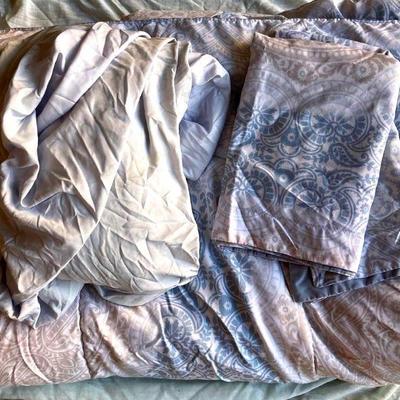 HPT088 Queen Size Comforter And Shams