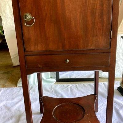HPT140 Vintage Curio Cabinet, Lamps, Mirror