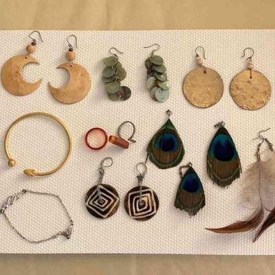 HPT100 Jewelry Lot - Earrings , Bracelets, Rings