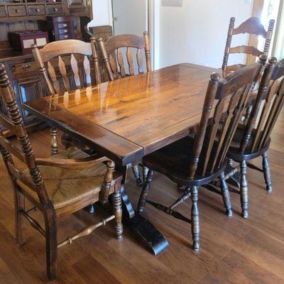 Bennington Pine 5 pc dining table (2 additional chairs)