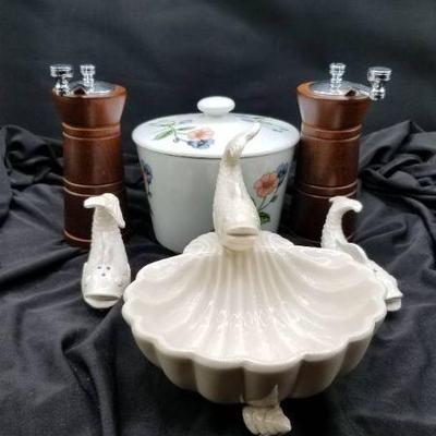 Salt N Pepper Shakers And Grinders