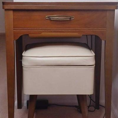 Vintage 1967 Singer Touch and Sew Deluxe Zig Zag Model 635 Sewing Machine and Table