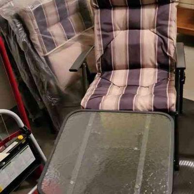 Lounge Chairs W Small Table