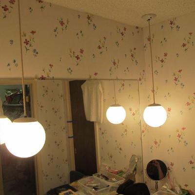 Vintage hanging fixtures (After purchase, it can be taken down after the sale is over on Sunday)