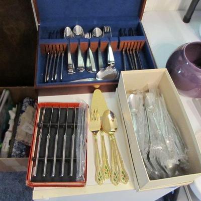 66pc Rogers vintage bamboo-styled flatware, 6pc Lauffer Holland Knives, 58pc Sola Holland Flatware set.