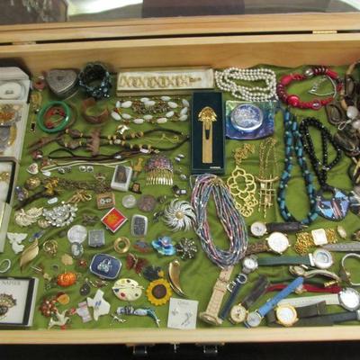 Nice selection of costume jewelry and other beautiful things.