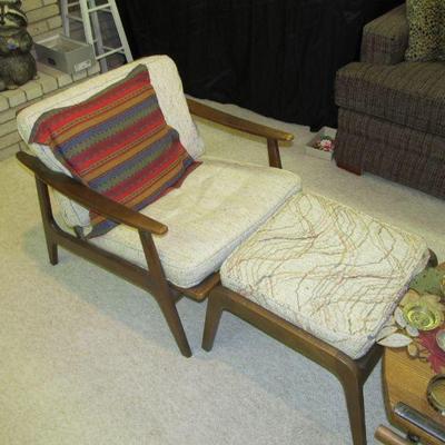 60s Mid-century Danish lounge chair w/ ottoman & original fabric.