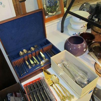 66pc Rogers vintage bamboo-styled flatware, 6pc Lauffer Holland Knives, 58pc Sola Holland Flatware set.