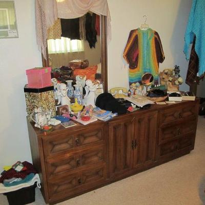 1960s American by Martinsville bedroom set w/ a king bed & 2 other nightstands/end tables.