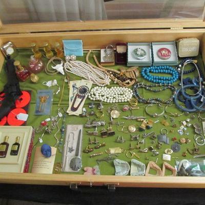 Nice selection of costume jewelry and other beautiful things. Including a Crosman 4.5mm Vigilante Pistol CCP8B2 / .177 Pellet & BBC02...