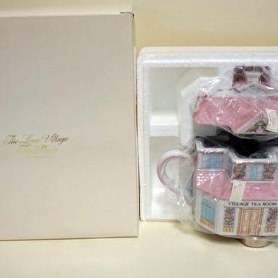 1099	LENOX VILLAGE COLLECTION, VILLAGE TEA ROOM TEA POT, BOXED, APPROXIMATELY 8 IN
