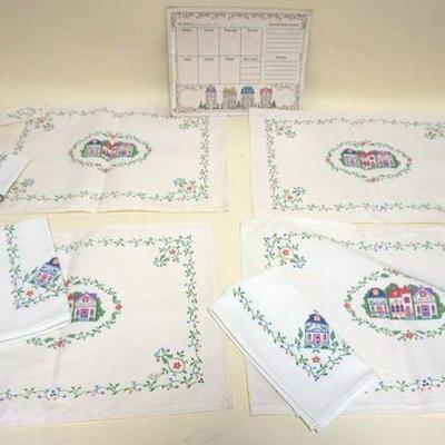 1104	LENOX COLLECTIONS CLOTH PLACEMATS AND NAPKINS, SET FOR 4 WITH PLANNING MATT & MARKER
