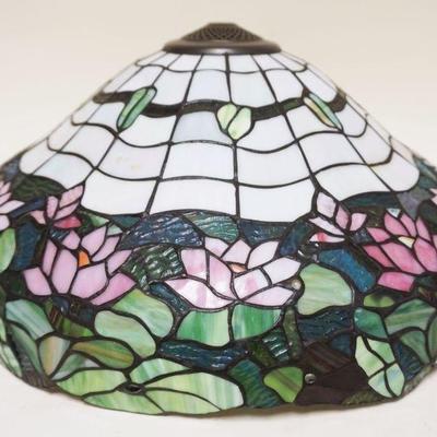 1260	CONTEMPORARY LEADED GLASS TABLE LAMP SHADE, APPROXIMATELY 20 IN WIDE X 10 IN HIGH
