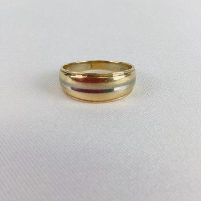 KIHE116 Menâ€™s Two Tone 14k Gold Ring	Stamped 14k, size 10.5 and weighs approximately 6.17 grams
