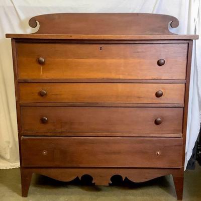 JIFI207 Antique 4 Drawer Dresser	Has 4 drawers with the bottom drawer is missing the knobs. Has the hand tampered wood on the bottom of...