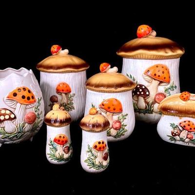 RIHI943 1976 SEARS Merry Mushroom Canister Collection	Sears Roebuck & Co., 1976 set includes 3 canisters with lids, 1 utensil holder,...