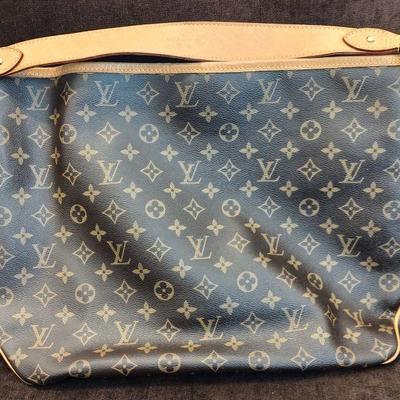 Louis Vuitton handbag hardly used 
