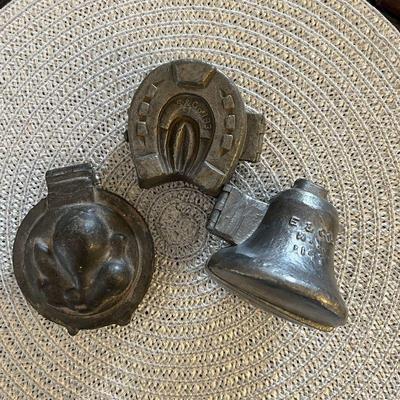 Antique pewter ice cream molds.
Left: Pear medallion. $20
Center: Good luck horse shoe. $40
Right: New York Bell. $25
