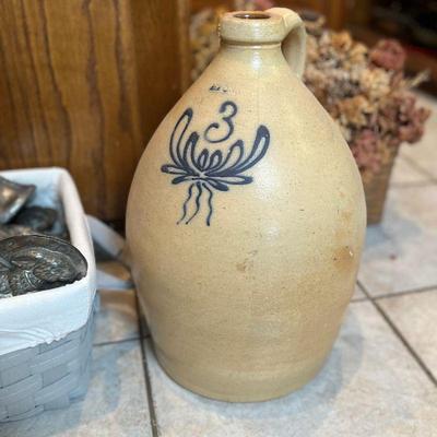 Three-gallon T Harrington / Lyons stoneware jug. Estate sale price: $300
Estate sale price: $220