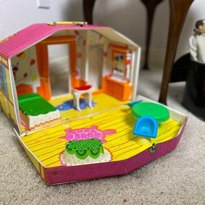 Tutti playhouse. Estate sale price: $20